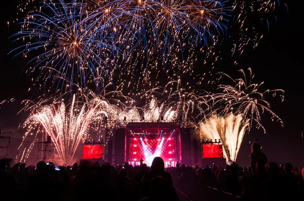 Fireworks above the stage during concert — Stock Photo, Image