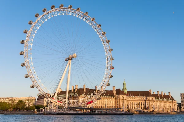 London eye i eftermiddagssolen — Stockfoto