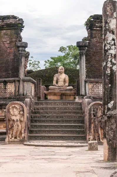 Antika buddhistiska stupan i pollonnaruwa, sri lanka — Stockfoto