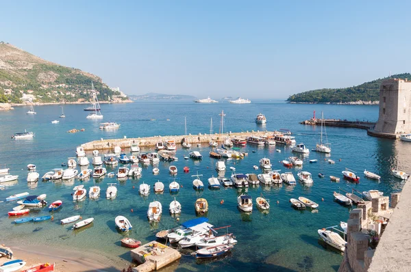 Pier in de oude stad van dubrovnik — Stockfoto