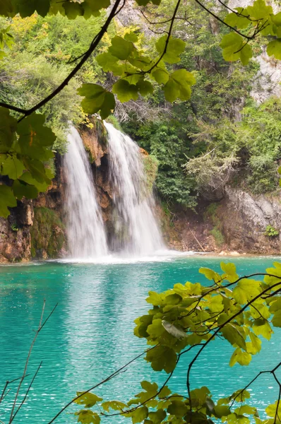Cascata nel Parco Nazionale dei Laghi di Plitvice — Foto Stock