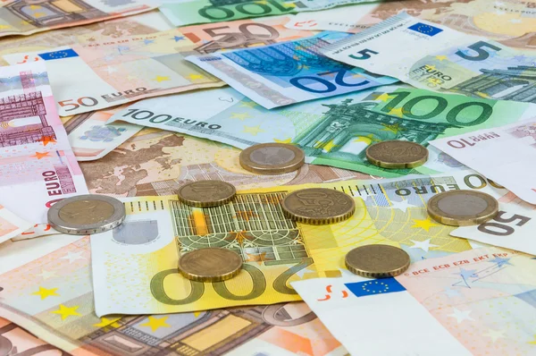 Pozadí eurobankovek a euromincí — Stock fotografie