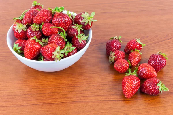 Bowl of strawberries — Stock Photo, Image