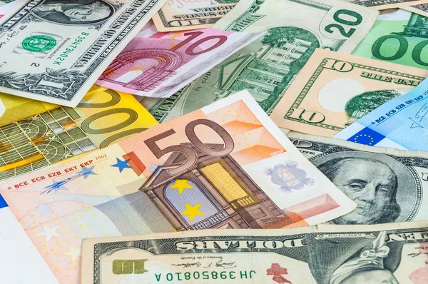 Dollar und Euro im Rückwärtsgang — Stockfoto