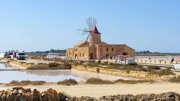 Marsala Szicília Olaszország 2017 Augusztus Turisták Meglátogatják Laguna Marsala Sós — Stock Fotó