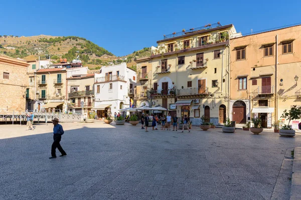 Monreale Sycylia Włochy Sierpnia 2017 Turyści Czekają Rynku Miasta Guglielmo — Zdjęcie stockowe