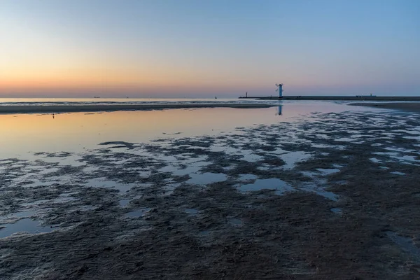 ポーランドのSwinoujscieのバルト海での絵のような夕暮れ — ストック写真