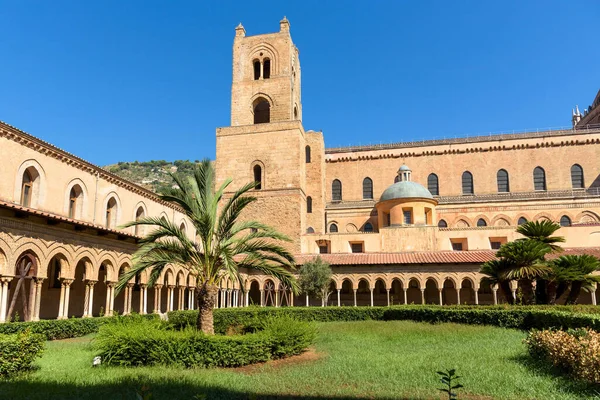 Avlu Benedictine Manastırı Nın Yanında Monreale Abbey Palermo Talya — Stok fotoğraf