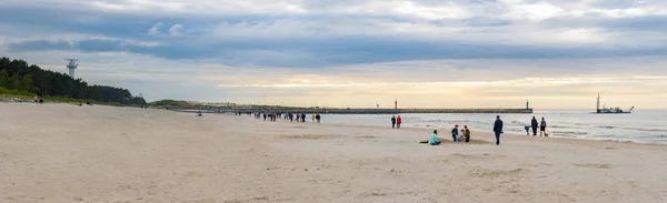 Leba Polen Juni 2020 Panoramisch Uitzicht Toeristen Die Bij Zonsondergang — Stockfoto