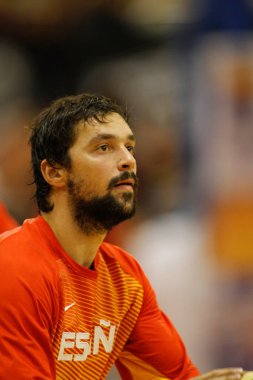 Bir Coruna, İspanya. Sergio Llull 6 Ağustos 2014 'te A Coruna' daki Coliseum 'da İspanya ile Kanada arasında oynanan basketbol maçında basketbola atıldı.