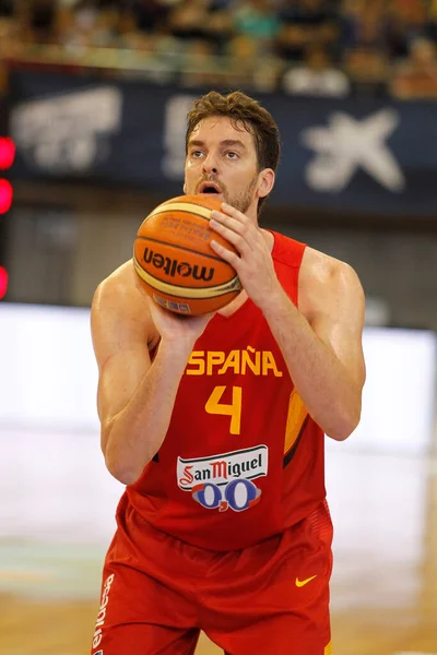 A Coruna, İspanya .Pau Gasol 6 Ağustos 2014 tarihinde A Coruna 'da İspanya ile Kanada arasında oynanan basketbol maçında basketbola atıldı.