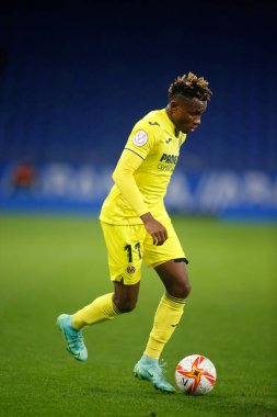 Bir Coruna-İspanya. Samuel Chimerenka Chukwueze, İspanya Kral Kupası 'nın 30 Kasım 2021' de Riazor Stadyumu 'nda Victoria CF ve Villarreal arasında oynanan futbol maçı sırasında hareket halindeydi.