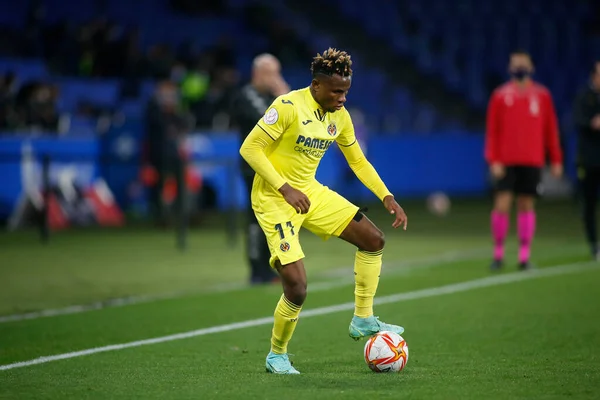 Bir Coruna-İspanya. Samuel Chimerenka Chukwueze, İspanya Kral Kupası 'nın 30 Kasım 2021' de Riazor Stadyumu 'nda Victoria CF ve Villarreal arasında oynanan futbol maçı sırasında hareket halindeydi.