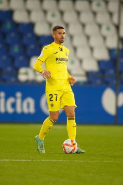 30 Kasım 2021 'de Riazor Stadyumu' nda Victoria CF ile Villarreal arasında oynanan İspanya Kral Kupası 'nın futbol maçı sırasında Coruna-Spain.Adrian de la Fuente eylemde.