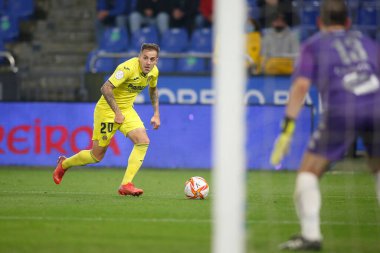 30 Kasım 2021 'de Riazor Stadyumu' nda Victoria CF ile Villarreal arasında oynanan İspanya Kral Kupası maçında bir Coruna-Spain.Ruben Pena maç yapıyor.