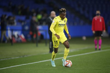 Bir Coruna-İspanya. Samuel Chimerenka Chukwueze, İspanya Kral Kupası 'nın 30 Kasım 2021' de Riazor Stadyumu 'nda Victoria CF ve Villarreal arasında oynanan futbol maçı sırasında hareket halindeydi.