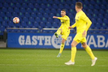 30 Kasım 2021 'de Riazor Stadyumu' nda Victoria CF ile Villarreal arasında oynanan İspanya Kral Kupası 'nın futbol maçı sırasında Coruna-Spain.Adrian de la Fuente eylemde.