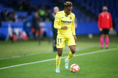 Bir Coruna-İspanya. Samuel Chimerenka Chukwueze, İspanya Kral Kupası 'nın 30 Kasım 2021' de Riazor Stadyumu 'nda Victoria CF ve Villarreal arasında oynanan futbol maçı sırasında hareket halindeydi.