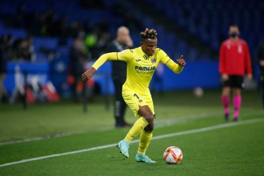 Bir Coruna-İspanya. Samuel Chimerenka Chukwueze, İspanya Kral Kupası 'nın 30 Kasım 2021' de Riazor Stadyumu 'nda Victoria CF ve Villarreal arasında oynanan futbol maçı sırasında hareket halindeydi.