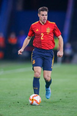 İspanya 'nın Cesar Azpilicueta savunucusu İspanya ile İzlanda arasında 29 Mart 2022 tarihinde La Coruna, İspanya' da oynanan Riazor Stadyumu 'nda oynanan dostluk karşılaşmasında