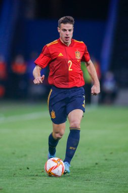 İspanya 'nın Cesar Azpilicueta savunucusu İspanya ile İzlanda arasında 29 Mart 2022 tarihinde La Coruna, İspanya' da oynanan Riazor Stadyumu 'nda oynanan dostluk karşılaşmasında
