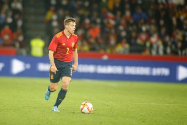 İspanya 'nın Cesar Azpilicueta savunucusu İspanya ile İzlanda arasında 29 Mart 2022 tarihinde La Coruna, İspanya' da oynanan Riazor Stadyumu 'nda oynanan dostluk karşılaşmasında