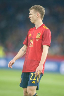 İspanya 'dan Dani Olmo, 29 Mart 2022' de İspanya 'nın La Coruna kentindeki Riazor Stadyumu' nda oynanan uluslararası dostluk karşılaşmasında tepki gösterdi.