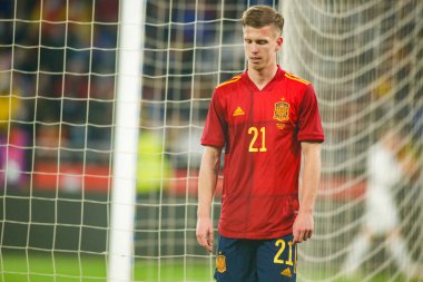 İspanya 'dan Dani Olmo, 29 Mart 2022' de İspanya 'nın La Coruna kentindeki Riazor Stadyumu' nda oynanan uluslararası dostluk karşılaşmasında tepki gösterdi.