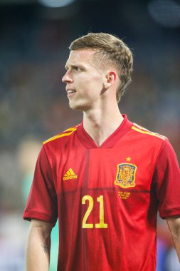 İspanya 'dan Dani Olmo, 29 Mart 2022' de İspanya 'nın La Coruna kentindeki Riazor Stadyumu' nda oynanan uluslararası dostluk karşılaşmasında tepki gösterdi.