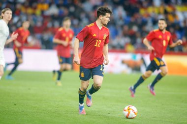Hugo Guillamon İspanya ile İzlanda arasında 29 Mart 2022 tarihinde La Coruna, İspanya 'da oynanan Riazor Stadyumu' nda oynanan dostluk karşılaşmasında İspanya 'nın savunucusu.