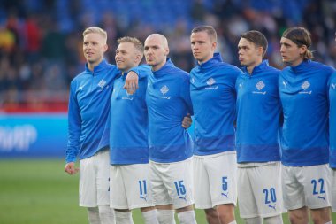 İzlanda takımı, İspanya ile İzlanda arasında 29 Mart 2022 'de La Coruna, İspanya' da oynanan Riazor Stadyumu 'nda oynanan uluslararası dostluk maçı öncesinde takım fotoğrafı için sıraya girdi.