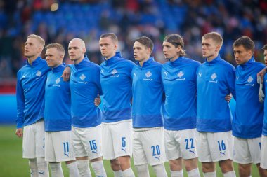 İzlanda takımı, İspanya ile İzlanda arasında 29 Mart 2022 'de La Coruna, İspanya' da oynanan Riazor Stadyumu 'nda oynanan uluslararası dostluk maçı öncesinde takım fotoğrafı için sıraya girdi.