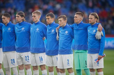 İzlanda takımı, İspanya ile İzlanda arasında 29 Mart 2022 'de La Coruna, İspanya' da oynanan Riazor Stadyumu 'nda oynanan uluslararası dostluk maçı öncesinde takım fotoğrafı için sıraya girdi.