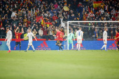 İspanya 'dan Alvaro Morata, 29 Mart 2022' de İspanya 'nın La Coruna kentinde oynanan Riazor Stadyumu' nda oynanan dostluk maçında attığı golle takım arkadaşlarıyla kutluyor.. (