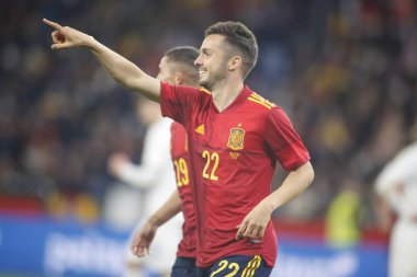 İspanya 'nın orta saha oyuncusu Pablo Sarabia, 29 Mart 2022 tarihinde İspanya' nın La Coruna kentinde oynanan Riazor Stadyumu 'nda oynanan dostluk maçında attığı golü kutluyor..