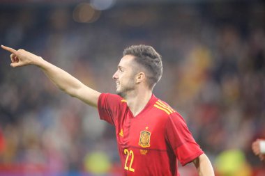 İspanya 'nın orta saha oyuncusu Pablo Sarabia, 29 Mart 2022 tarihinde İspanya' nın La Coruna kentinde oynanan Riazor Stadyumu 'nda oynanan dostluk maçında attığı golü kutluyor..