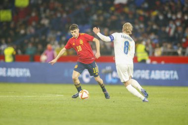 İspanya 'dan Pedri, İspanya ile İzlanda arasında 29 Mart 2022' de La Coruna, İspanya 'da oynanan Riazor Stadyumu' nda oynanan dostluk maçı sırasında. 