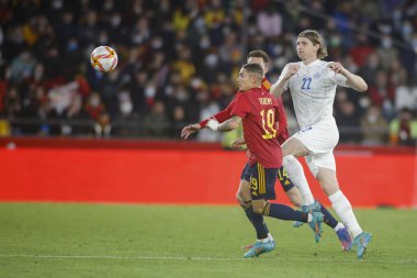 İspanya 'nın orta saha oyuncusu Yeremy Pino, 29 Mart 2022 tarihinde İspanya' nın La Coruna kentinde oynanan Riazor Stadyumu 'nda İspanya ile İzlanda arasında oynanan dostluk maçında sahaya çıktı.. 