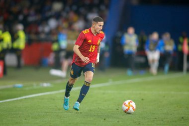 İspanya 'nın orta saha oyuncusu Yeremy Pino, 29 Mart 2022 tarihinde İspanya' nın La Coruna kentinde oynanan Riazor Stadyumu 'nda İspanya ile İzlanda arasında oynanan dostluk maçında sahaya çıktı.. 