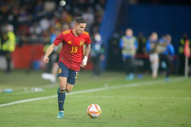 İspanya 'nın orta saha oyuncusu Yeremy Pino, 29 Mart 2022 tarihinde İspanya' nın La Coruna kentinde oynanan Riazor Stadyumu 'nda İspanya ile İzlanda arasında oynanan dostluk maçında sahaya çıktı.. 