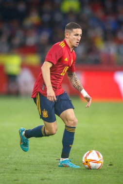 İspanya 'nın orta saha oyuncusu Yeremy Pino, 29 Mart 2022 tarihinde İspanya' nın La Coruna kentinde oynanan Riazor Stadyumu 'nda İspanya ile İzlanda arasında oynanan dostluk maçında sahaya çıktı.. 