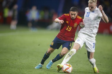 İspanya 'nın orta saha oyuncusu Yeremy Pino, 29 Mart 2022 tarihinde İspanya' nın La Coruna kentinde oynanan Riazor Stadyumu 'nda İspanya ile İzlanda arasında oynanan dostluk maçında sahaya çıktı.. 