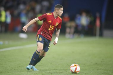 İspanya 'nın orta saha oyuncusu Yeremy Pino, 29 Mart 2022 tarihinde İspanya' nın La Coruna kentinde oynanan Riazor Stadyumu 'nda İspanya ile İzlanda arasında oynanan dostluk maçında sahaya çıktı.. 