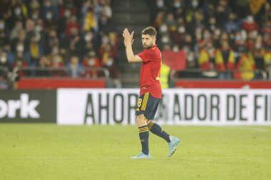 İspanya 'dan Jordi Alba, 29 Mart 2022' de İspanya 'nın La Coruna kentinde oynanan Riazor Stadyumu' nda oynanan dostluk karşılaşmasında tepki gösterdi.