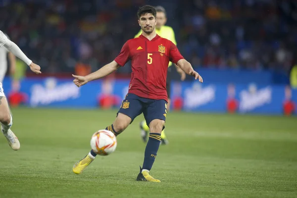 İspanya 'nın orta saha oyuncusu Carlos Soler, İspanya ile İzlanda arasında 29 Mart 2022 tarihinde La Coruna, İspanya' da oynanan Riazor Stadyumu 'nda oynanan dostluk karşılaşmasında