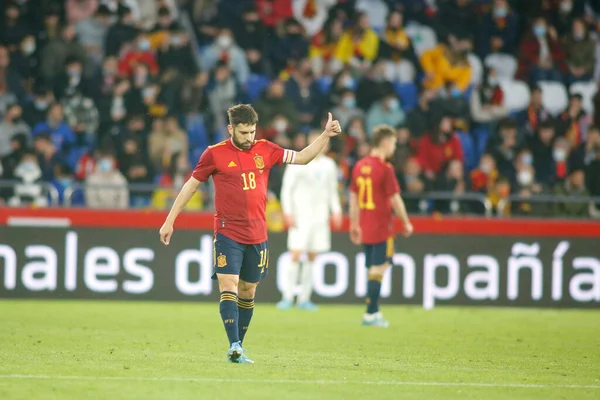 İspanya 'dan Jordi Alba 29 Mart 2022' de İspanya 'nın La Coruna kentinde oynanan Riazor Stadyumu' nda İspanya ile İzlanda arasında oynanan dostluk karşılaşmasında tepki gösterdi.. (