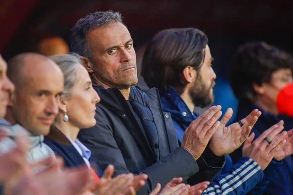 İspanya teknik direktörü Luis Enrique, 29 Mart 2022 tarihinde İspanya 'nın La Coruna kentinde oynanan Riazor Stadyumu' nda oynanan uluslararası dostluk karşılaşmasında tepki gösterdi.