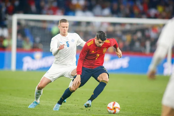 İspanya 'dan Alvaro Morata, 29 Mart 2022' de İspanya 'nın La Coruna kentinde oynanan Riazor Stadyumu' nda oynanan dostluk maçında attığı golle takım arkadaşlarıyla kutluyor.. 