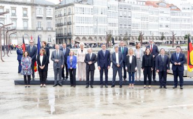 İspanya Başbakanı Pedro Sanchez ve Almanya Başbakanı Olaf Scholz, 5 Ekim 2022 'de A Coruna' da düzenlenen 16..