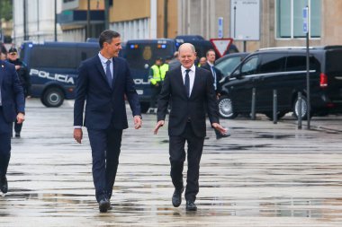 İspanya Başbakanı Pedro Sanchez ve Almanya Başbakanı Olaf Scholz, 5 Ekim 2022 'de A Coruna' da düzenlenen 16..
